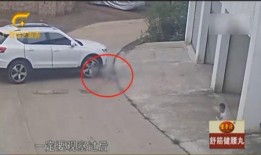 倒车压死小孩视频,倒车压死小孩，安全意识警钟长鸣