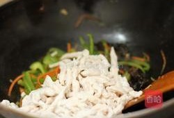 鱼香鸡丝的做法视频,家常美味，一学就会的川菜经典