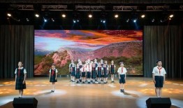 有一首歌朗诵视频,一首歌朗诵视频的深情演绎