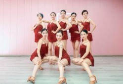 牛奶颂舞蹈视频,轻盈舞步演绎诗意生活