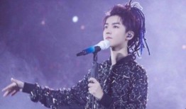 王俊凯转圈挑战视频,青春活力展现无遗